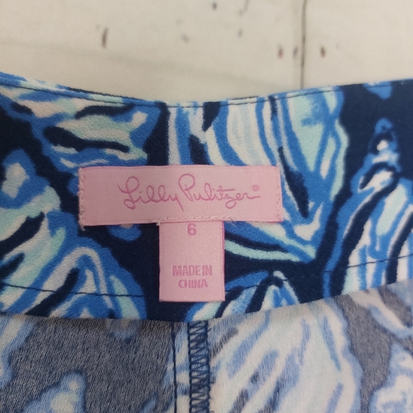 Lilly Pulitzer tropical bright loose fit shorts - Picture 6 of 9